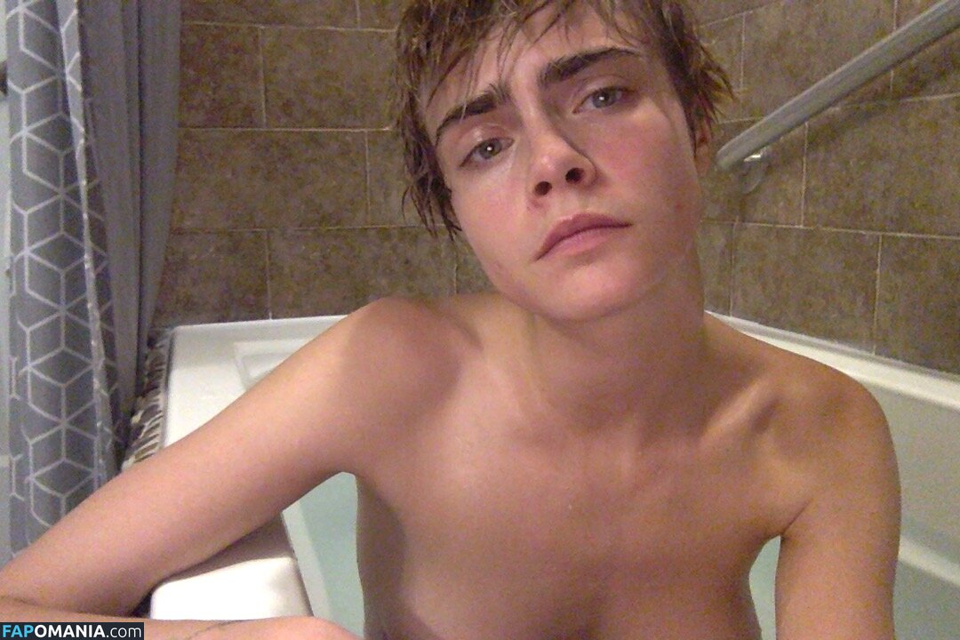 Ashley Benson And Cara Delevingne Nahý Uniklá fotka #10