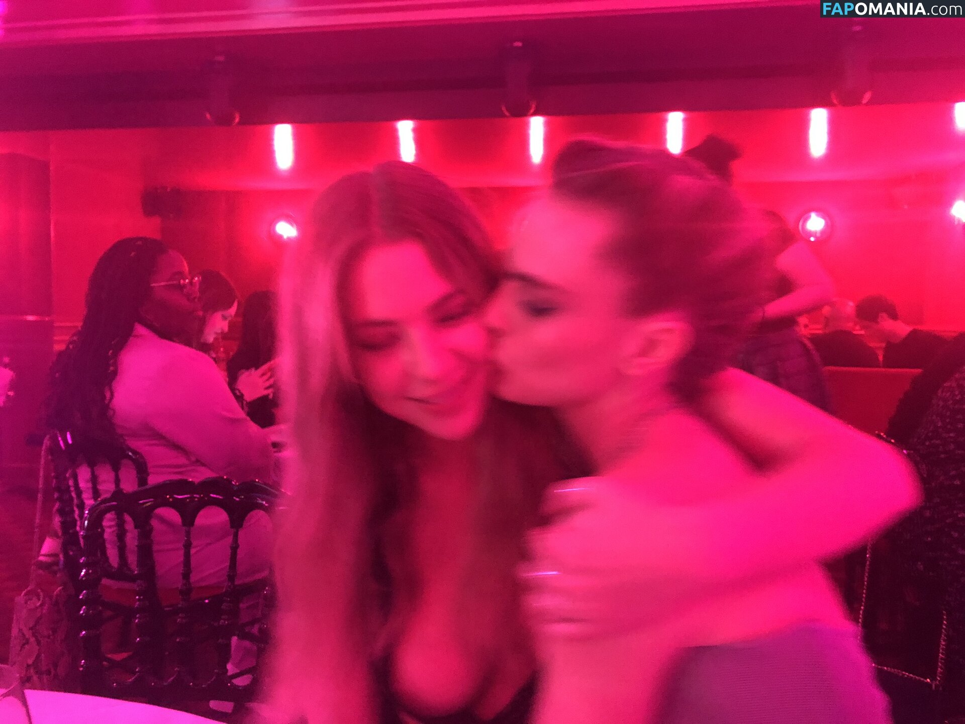 Ashley Benson And Cara Delevingne Nahý Uniklá fotka #51