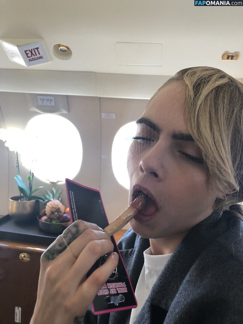 Ashley Benson And Cara Delevingne Nahý Uniklá fotka #53