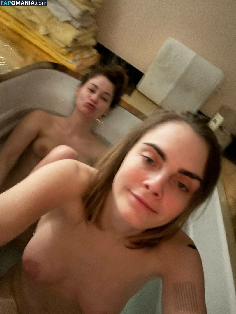 Ashley Benson And Cara Delevingne Nahý Uniklá fotka #69