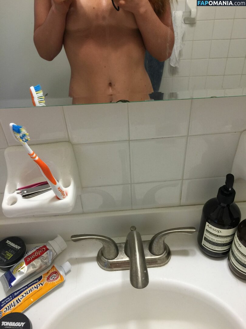 Bonnie Wright Nahý Uniklá fotka #9