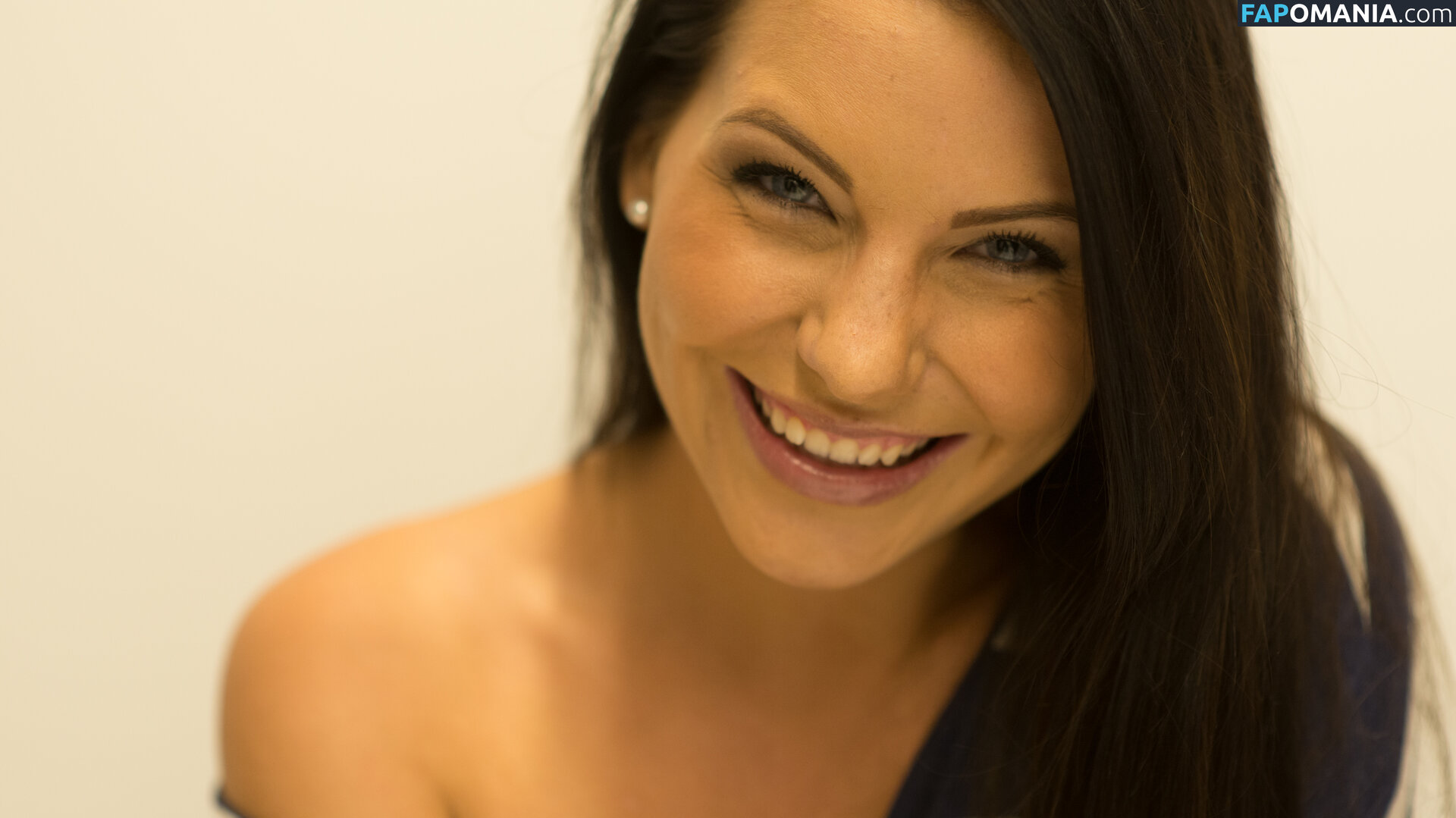 Carina Schwarz Nahý Uniklá fotka #16