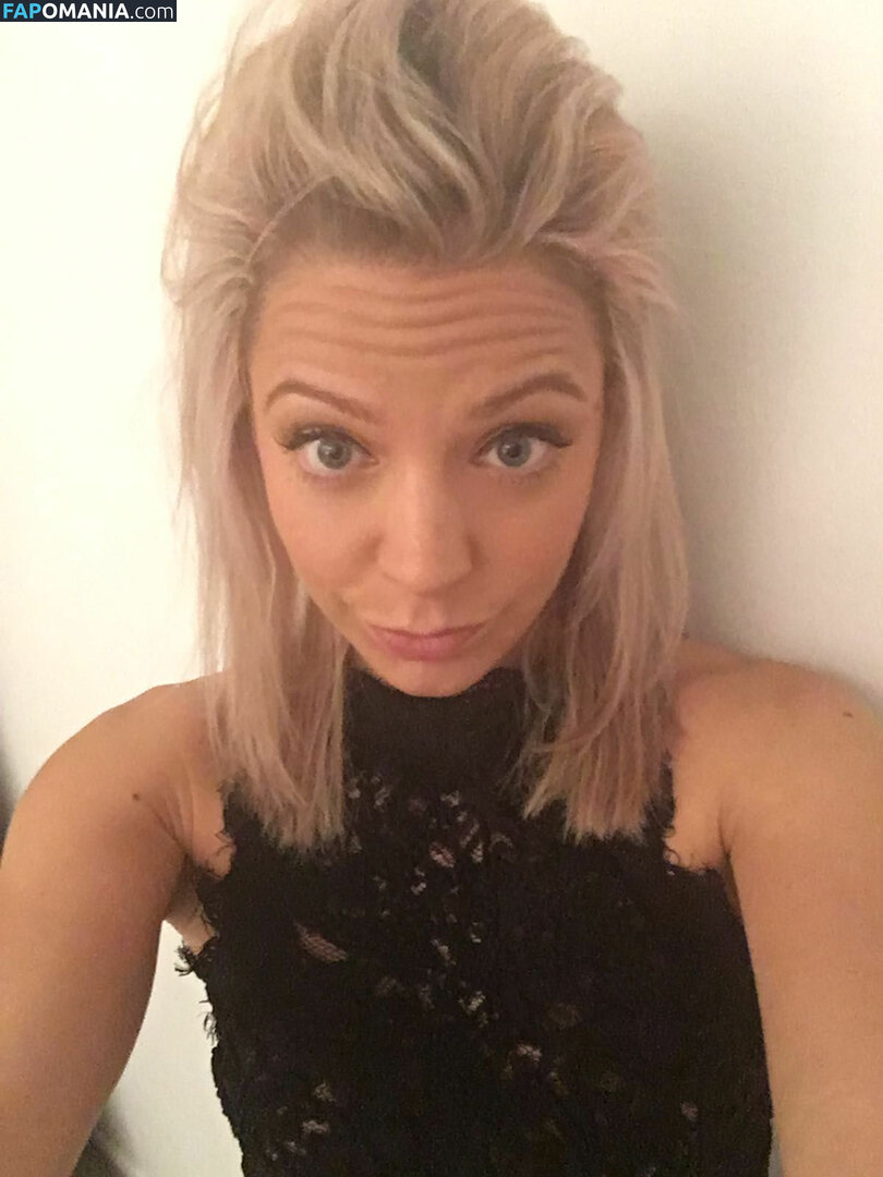 Claire Hutchings Nahý Uniklá fotka #5