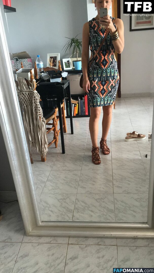 Claire Hutchings Nahý Uniklá fotka #35