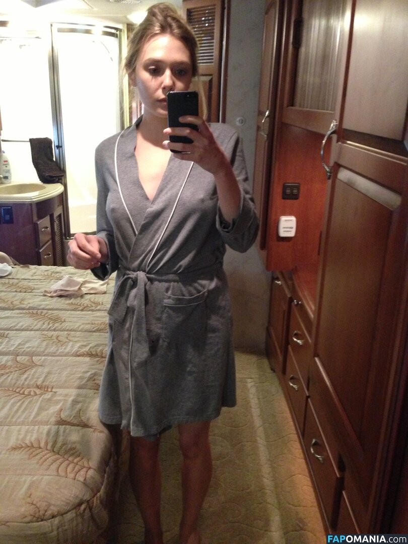 Elizabeth Olsen Nahý Uniklá fotka #3