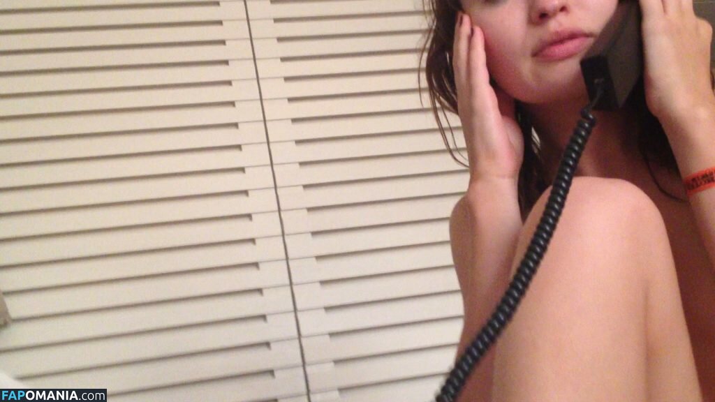 Emily Browning Nahý Uniklá fotka #40