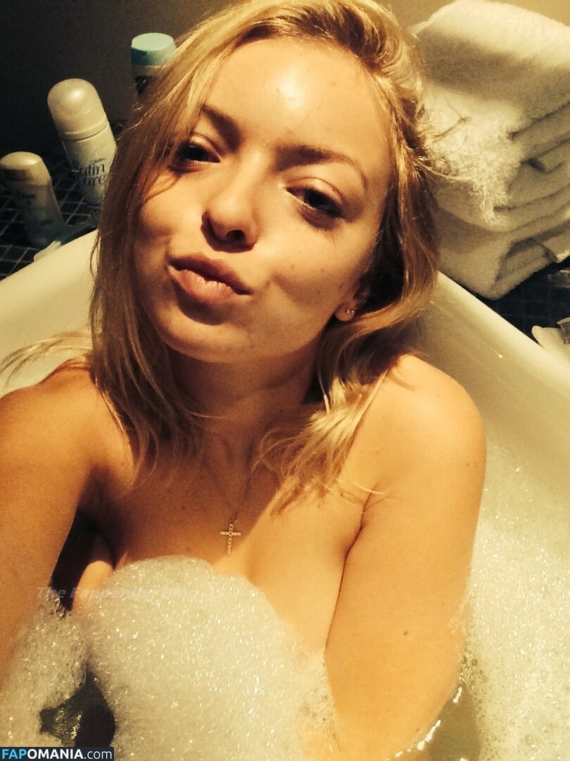 Francesca Eastwood Nahý Uniklá fotka #2