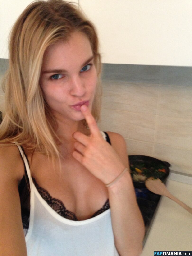 Joy Corrigan Nahý Uniklá fotka #3