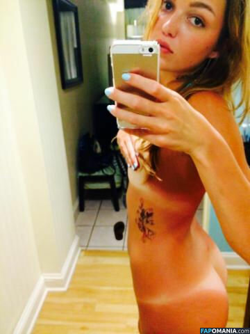 Lili Simmons Nahý Uniklá fotka #73