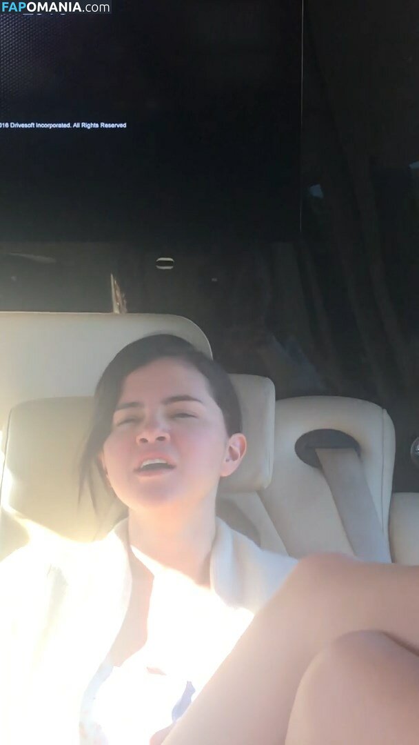 Selena Gomez Nahý Uniklá fotka #28