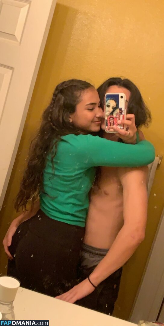 Sienna Mae Gomez / sienna_mae / siennamaegomez Nahý OnlyFans  Uniklá fotka #379