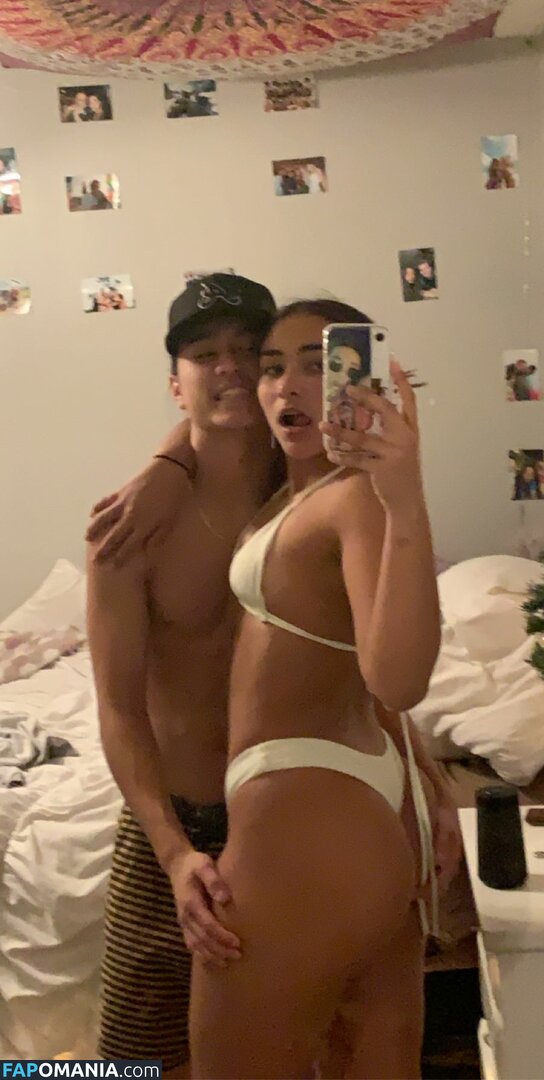 Sienna Mae Gomez / sienna_mae / siennamaegomez Nahý OnlyFans  Uniklá fotka #380