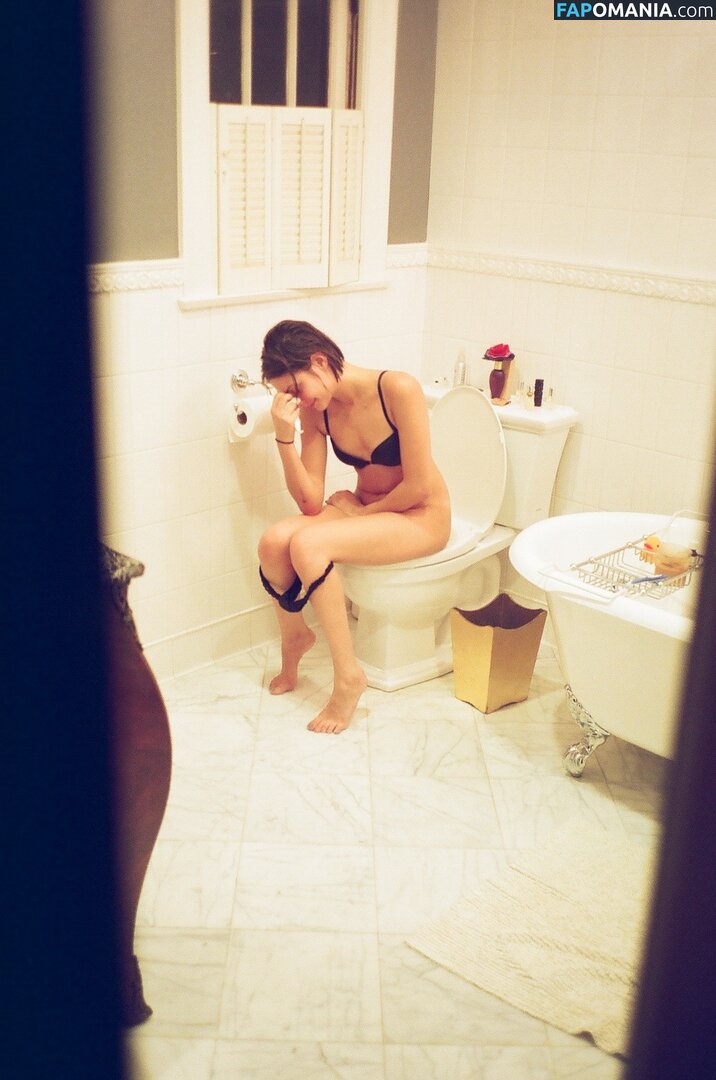 Willa Holland Nahý Uniklá fotka #8