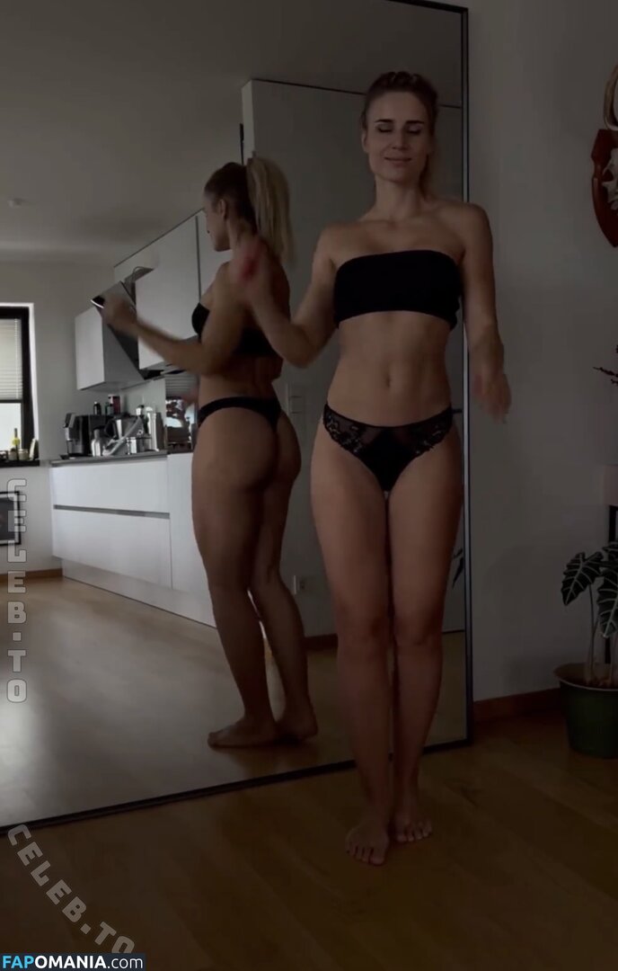 Adrienne Koleszar / adrienne_koleszar Nahý OnlyFans  Uniklá fotka #1