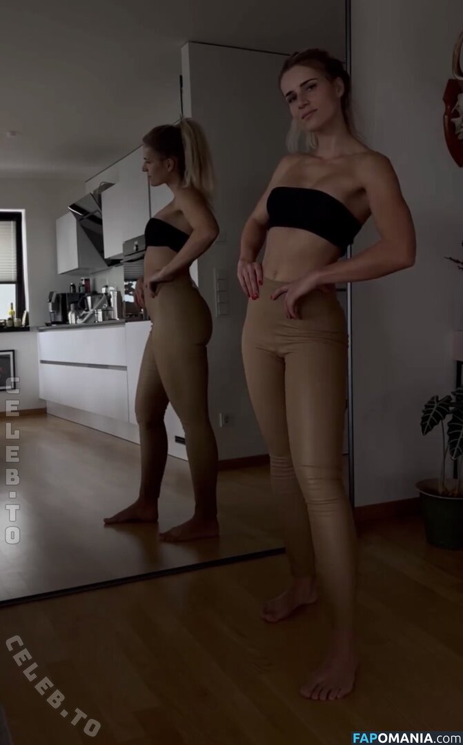 Adrienne Koleszar / adrienne_koleszar Nahý OnlyFans  Uniklá fotka #2