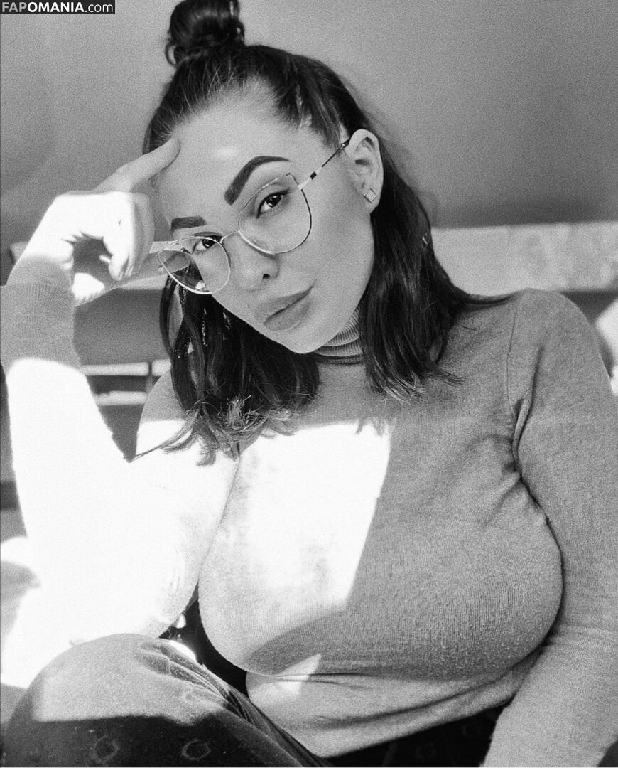 Alexanda Rusu Nahý OnlyFans  Uniklá fotka #19