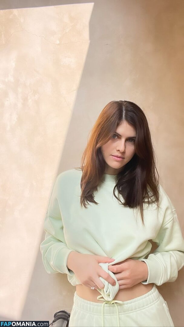 Alexandra Daddario / alexandradaddario Nahý OnlyFans  Uniklá fotka #2064