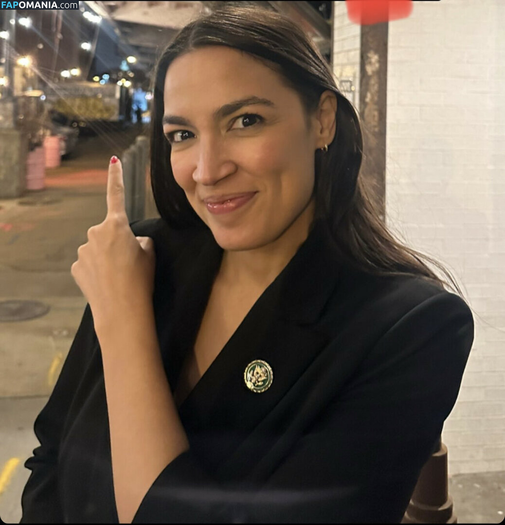 AOC / Alexandria Ocasio-Cortez Nahý OnlyFans  Uniklá fotka #55