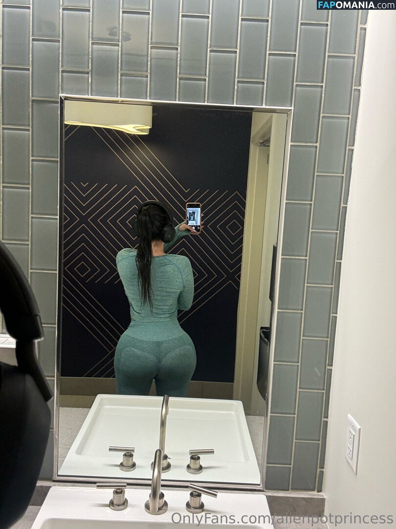 AlienPotPrincess / _alienpotprincess_ Nahý OnlyFans  Uniklá fotka #4
