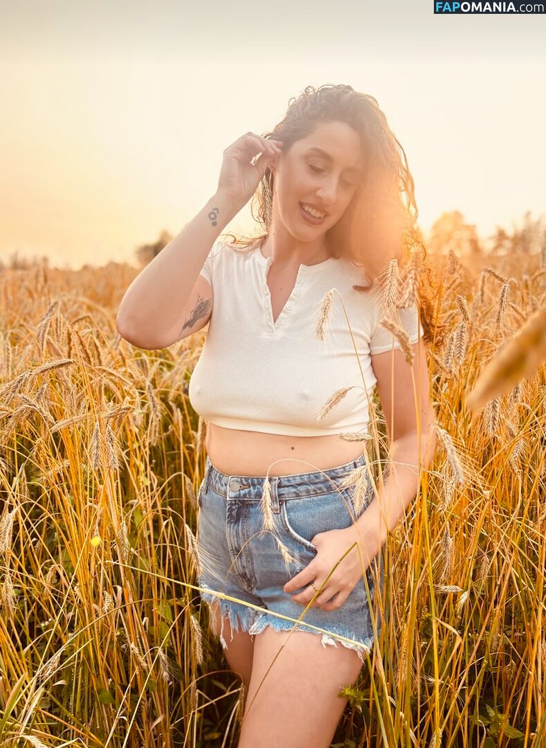 aliimp_mixed_media / aliimperiale Nahý OnlyFans  Uniklá fotka #2