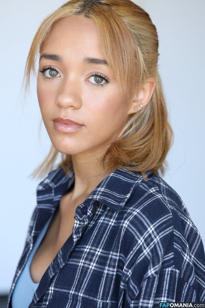 Amirah J Nahý OnlyFans  Uniklá fotka #5