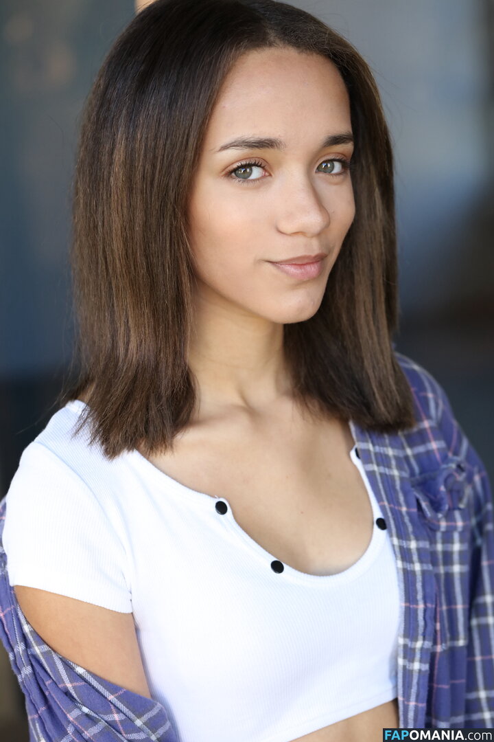 Amirah J Nahý OnlyFans  Uniklá fotka #6