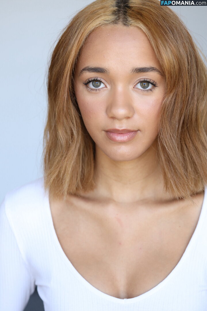 Amirah J Nahý OnlyFans  Uniklá fotka #12