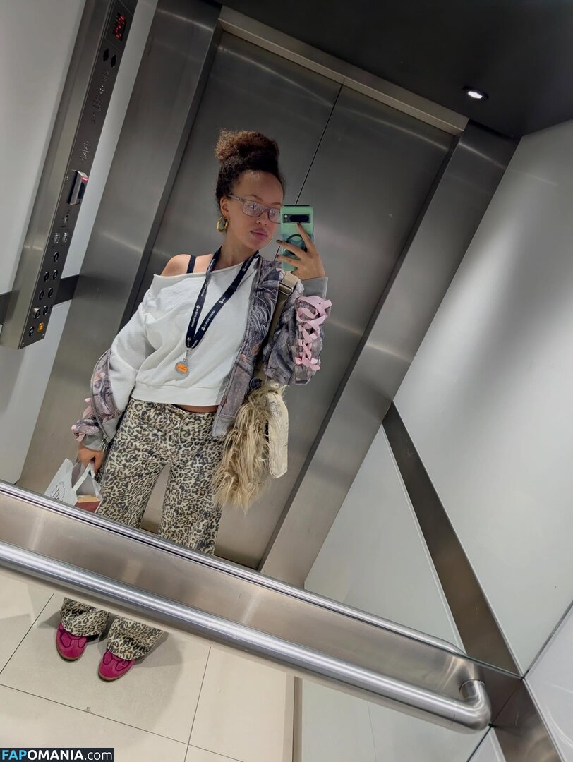 AmyMoretsele Nahý OnlyFans  Uniklá fotka #4