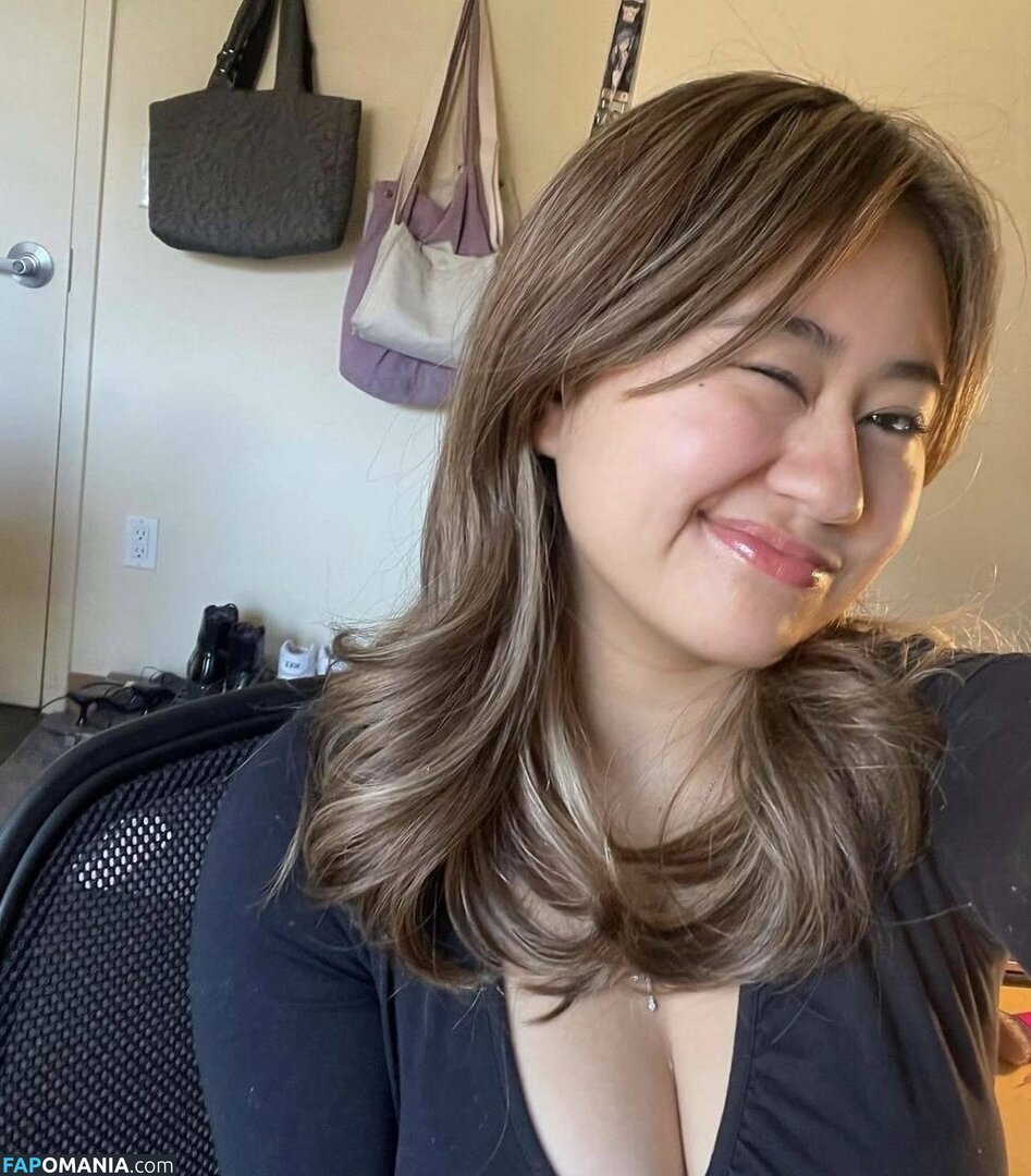 Angie Nguyen Nahý OnlyFans  Uniklá fotka #3