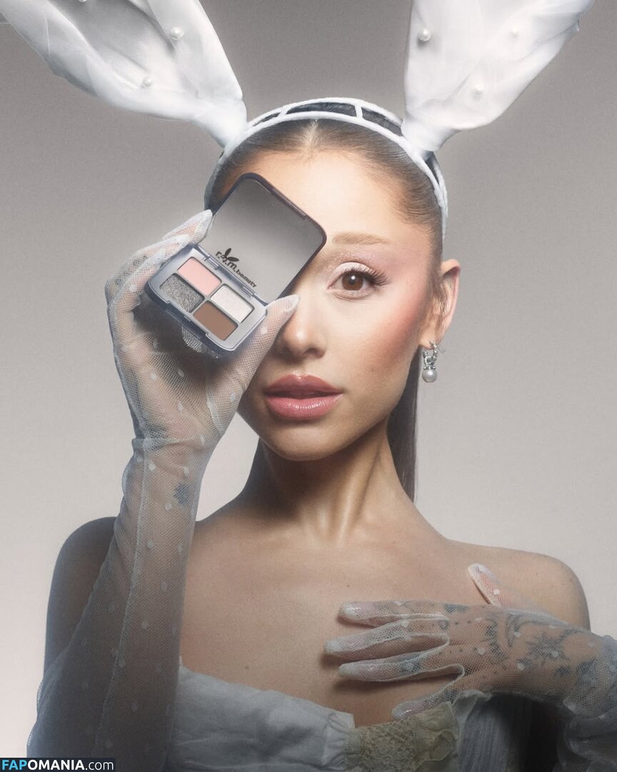 Ariana Grande / arianagrande Nahý OnlyFans  Uniklá fotka #6