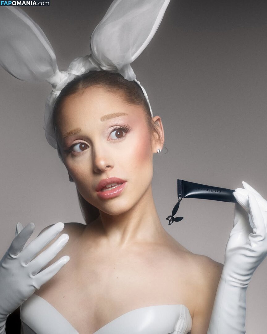 Ariana Grande / arianagrande Nahý OnlyFans  Uniklá fotka #7