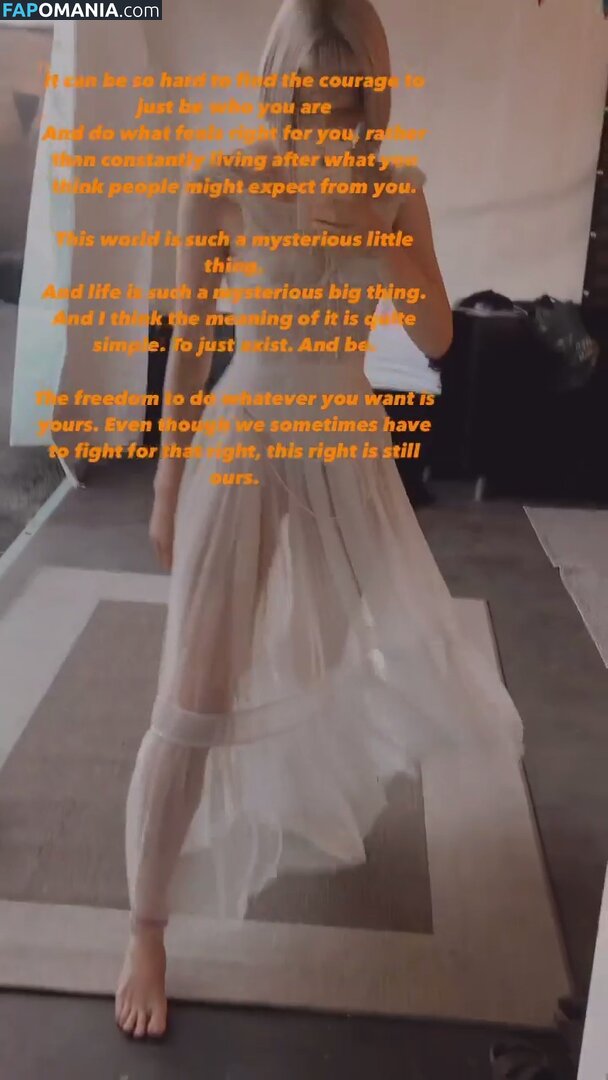 Aurora Aksnes / auroramusic / singer Nahý OnlyFans  Uniklá fotka #238