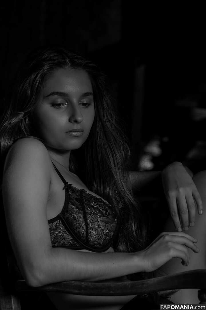 Avrelia Amaris / avreliee Nahý OnlyFans  Uniklá fotka #19
