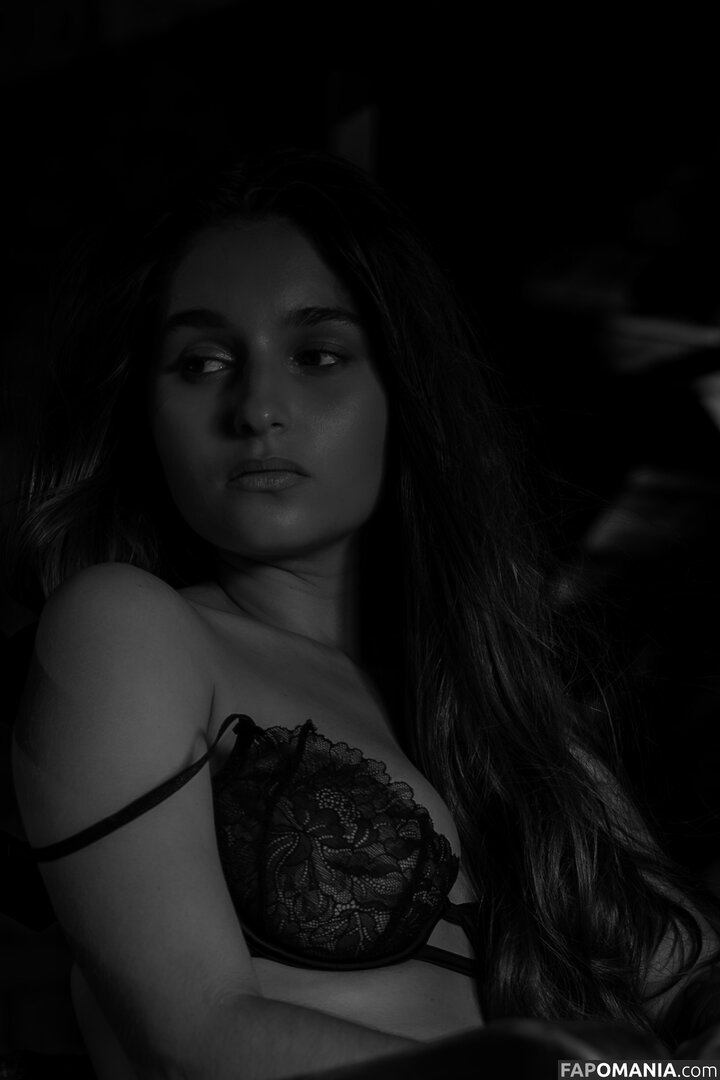Avrelia Amaris / avreliee Nahý OnlyFans  Uniklá fotka #33