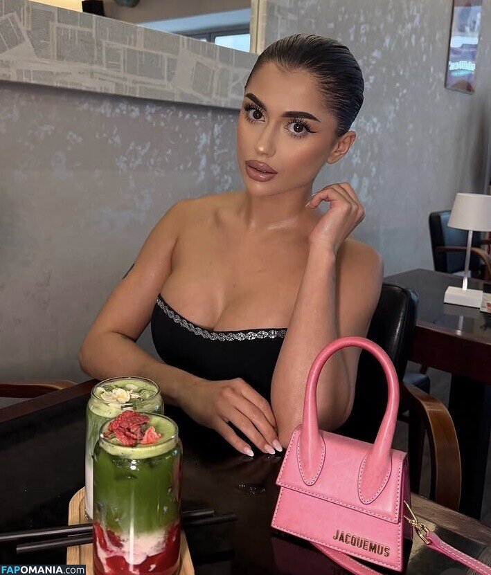 Azra Sokira / e.s.azra Nahý OnlyFans  Uniklá fotka #2
