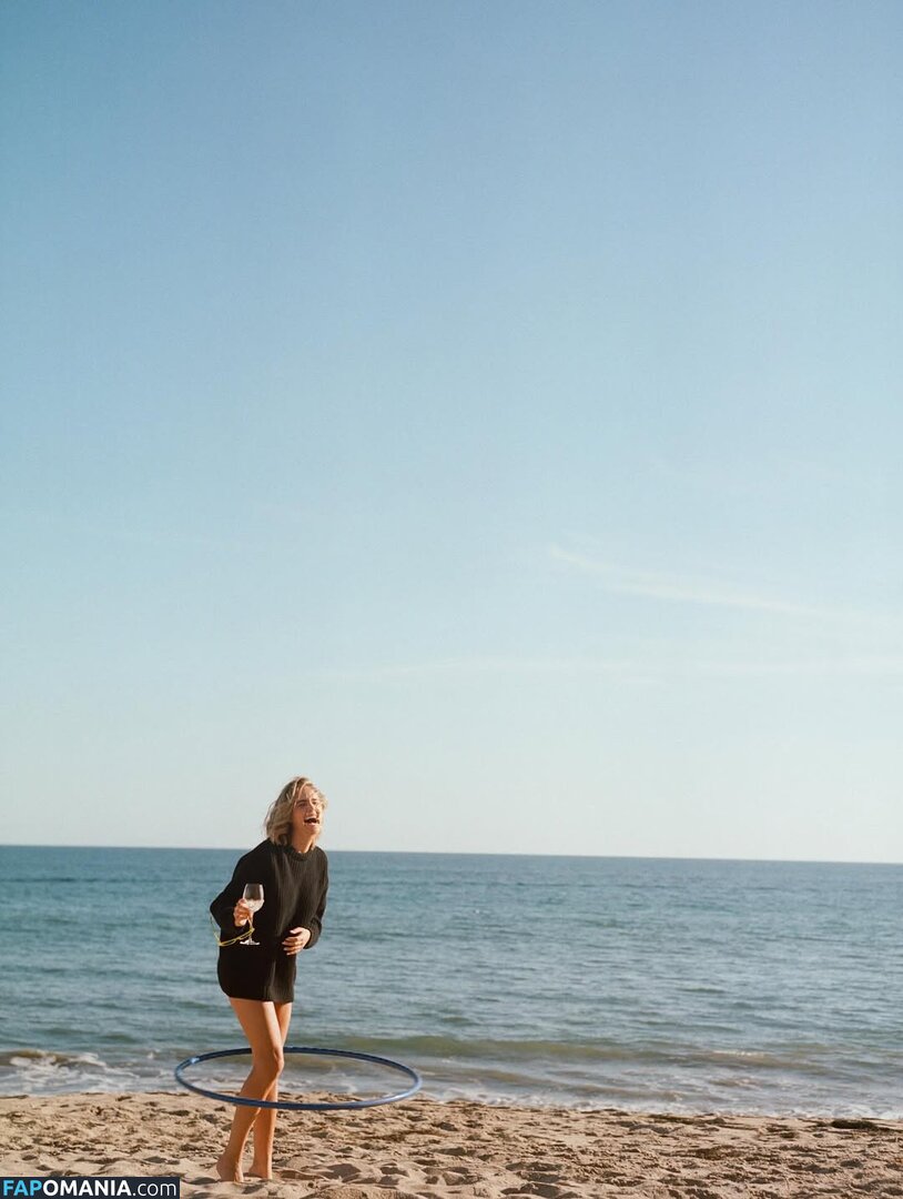 Bailee Madison / baileemadison / bailey_madis0n Nahý OnlyFans  Uniklá fotka #3