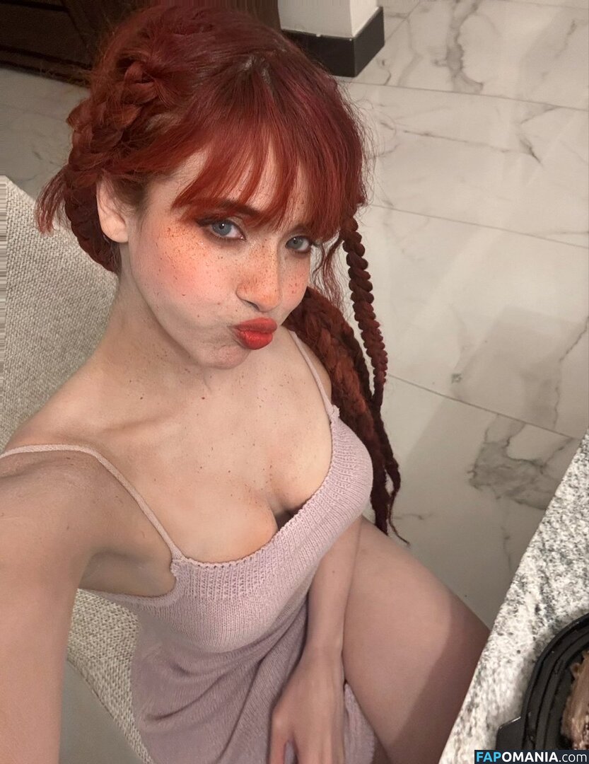 Bella Dueñas Nahý OnlyFans  Uniklá fotka #2