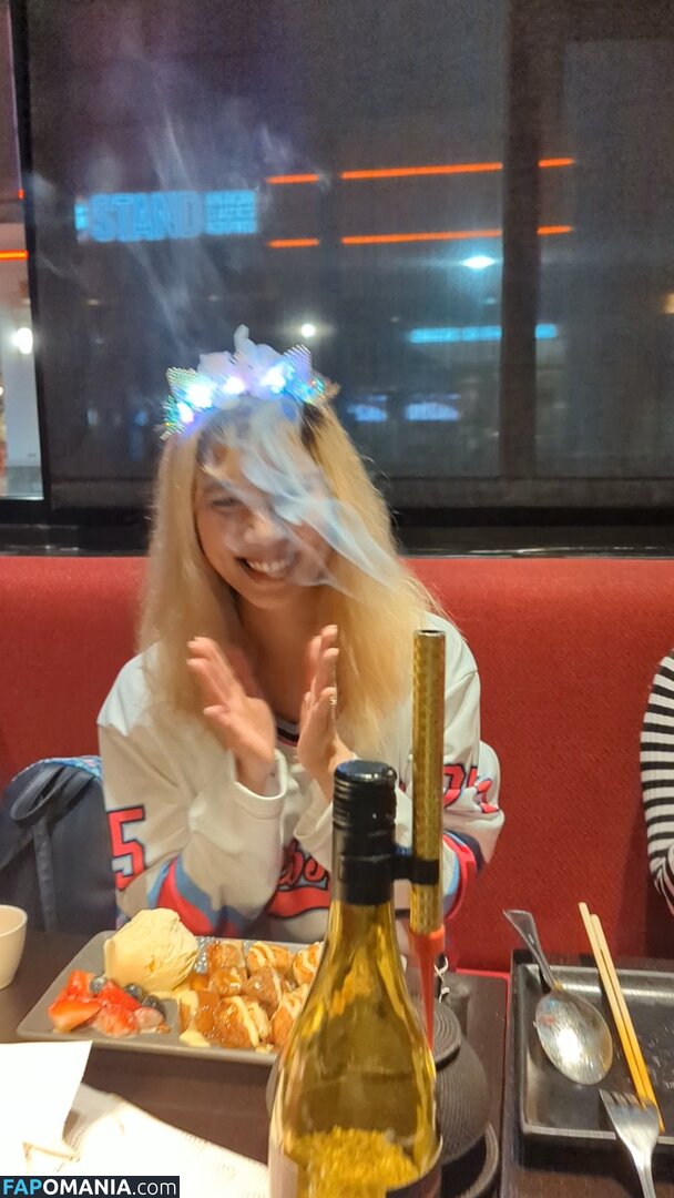 Aquentine / Bessy Q / Final Girlz / Justa Queen / Quynh Văn / _bessy.q_ Nahý OnlyFans  Uniklá fotka #29