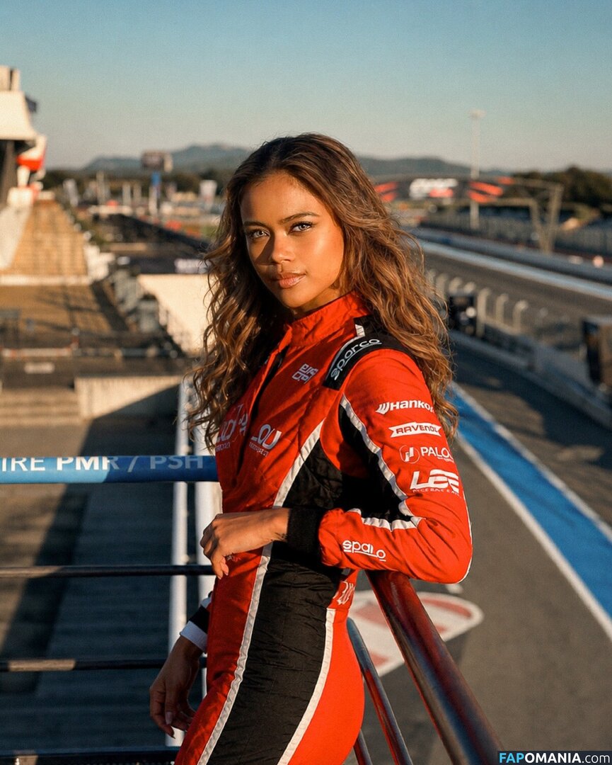 Bianca Bustamante / https: / racerbia Nahý OnlyFans  Uniklá fotka #34