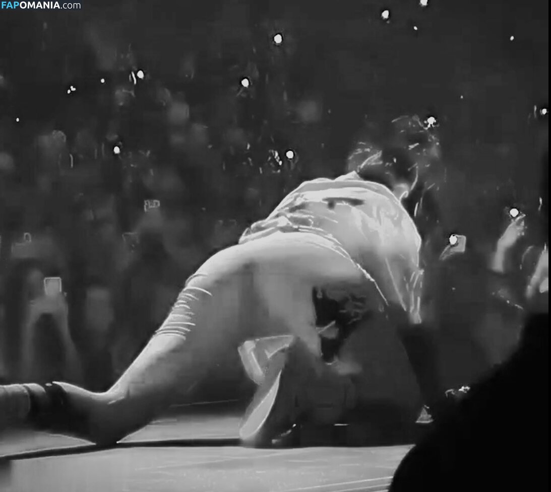 Billie Eilish / Fake / billeeilish / billieeilish Nahý OnlyFans  Uniklá fotka #2214