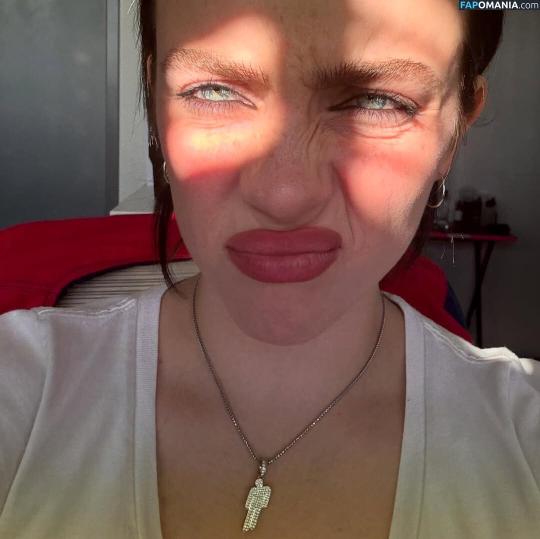 Billie Eilish / Fake / billeeilish / billieeilish Nahý OnlyFans  Uniklá fotka #2239