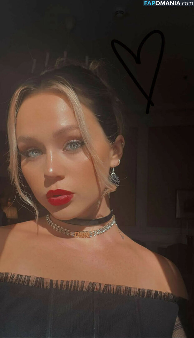 Brec Bassinger / brecbassinger Nahý OnlyFans  Uniklá fotka #10