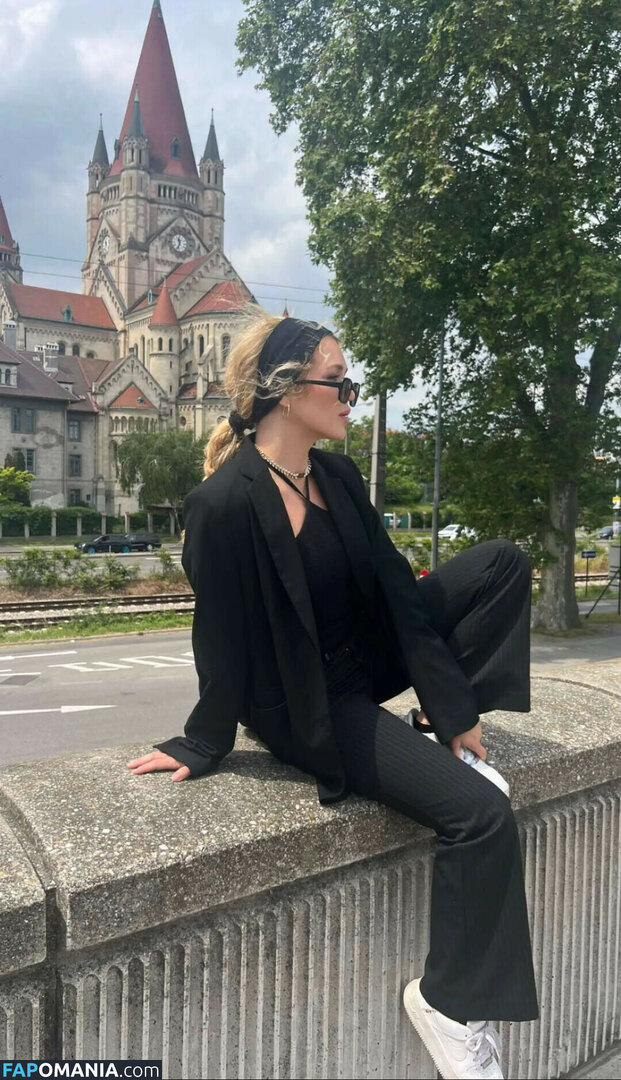 Brec Bassinger / brecbassinger Nahý OnlyFans  Uniklá fotka #15
