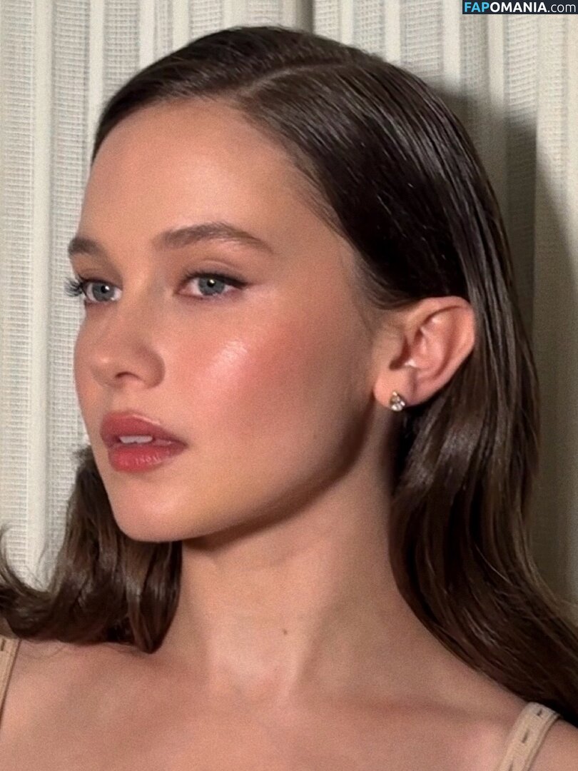 Cailee Spaeny / caileespaeny Nahý OnlyFans  Uniklá fotka #293