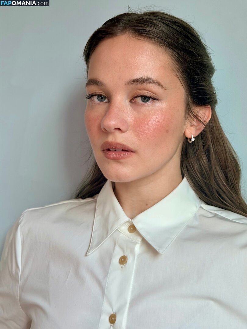 Cailee Spaeny / caileespaeny Nahý OnlyFans  Uniklá fotka #337