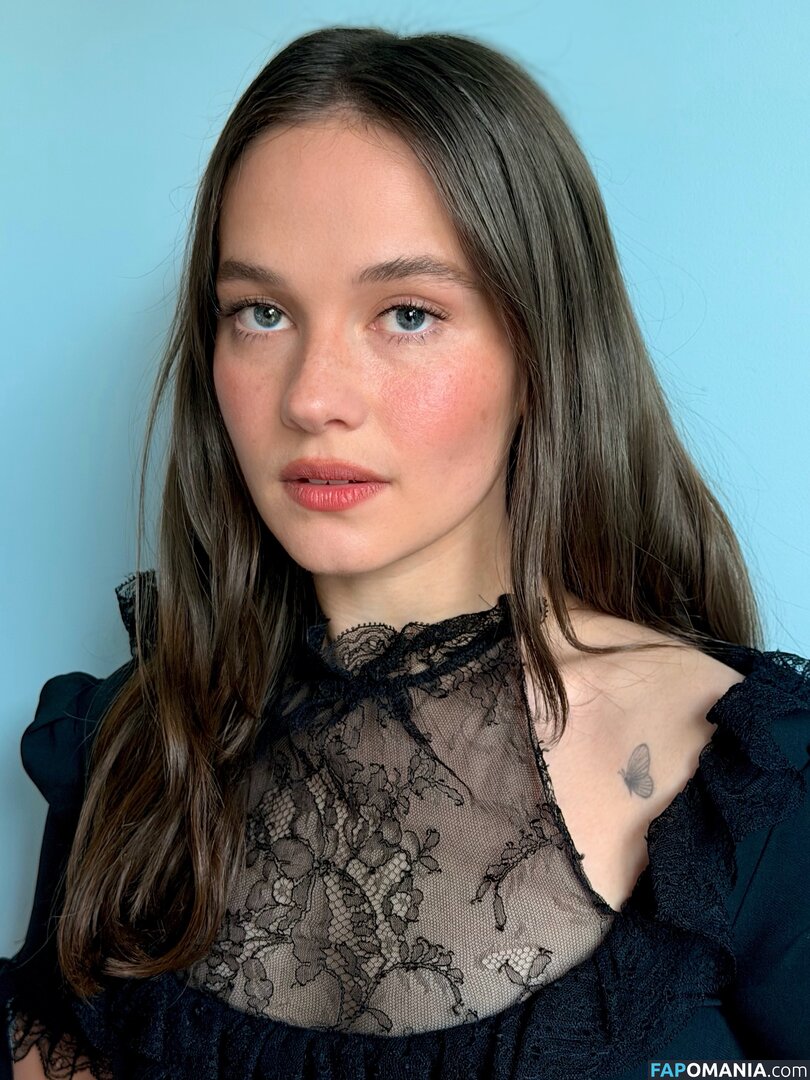 Cailee Spaeny / caileespaeny Nahý OnlyFans  Uniklá fotka #338