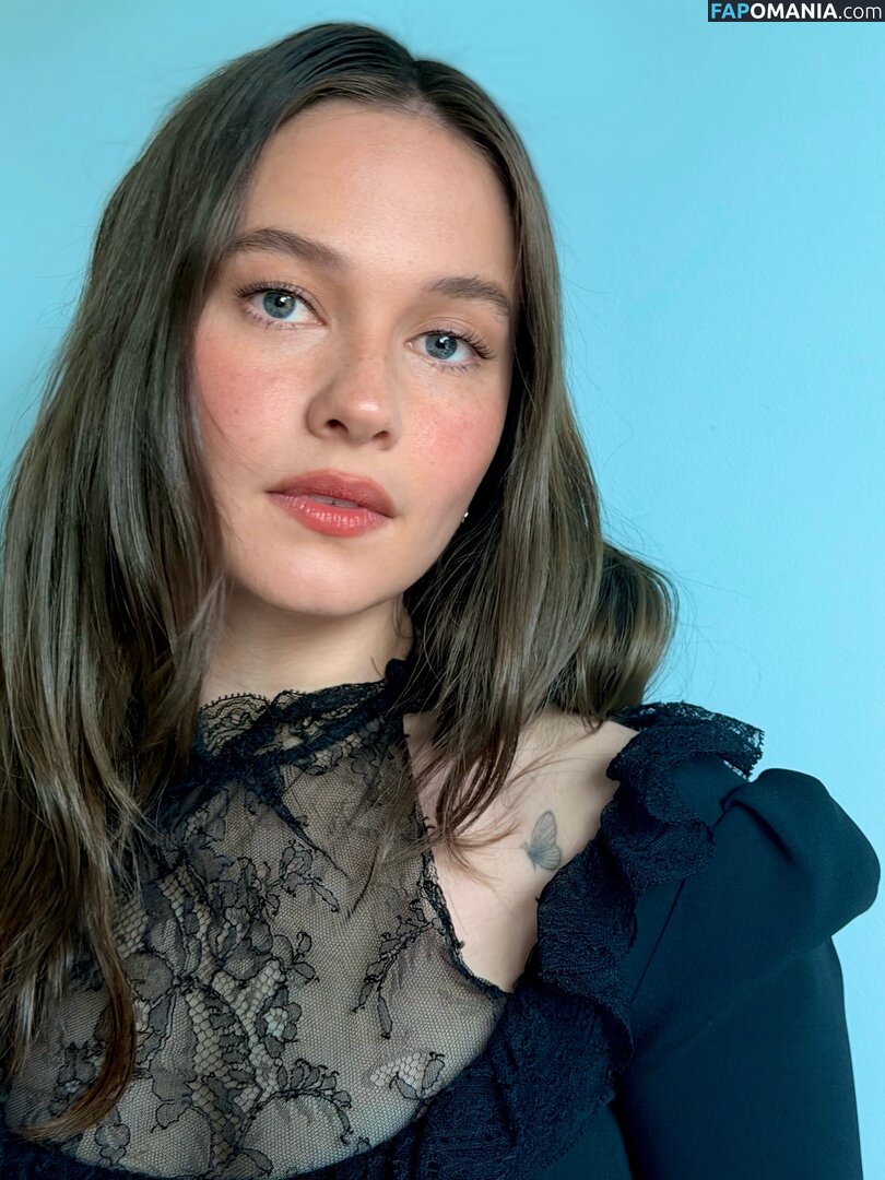 Cailee Spaeny / caileespaeny Nahý OnlyFans  Uniklá fotka #339