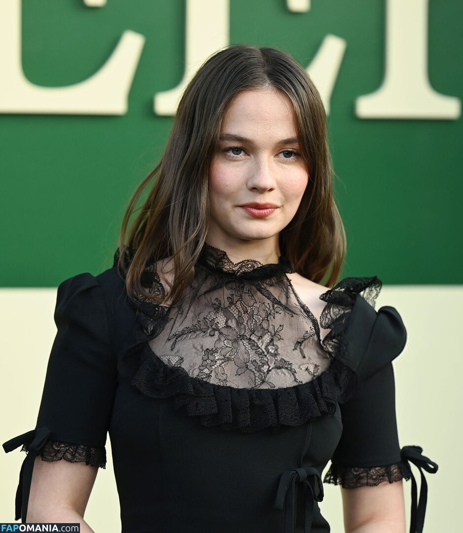 Cailee Spaeny / caileespaeny Nahý OnlyFans  Uniklá fotka #346