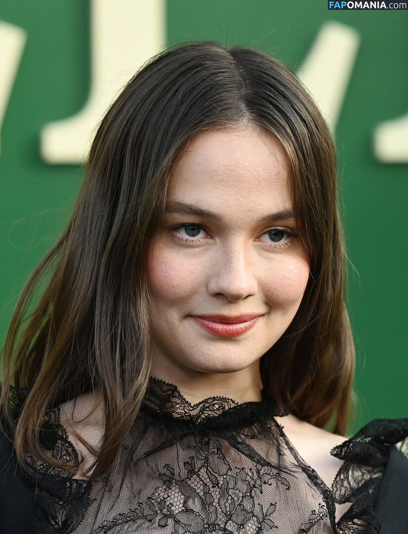 Cailee Spaeny / caileespaeny Nahý OnlyFans  Uniklá fotka #355