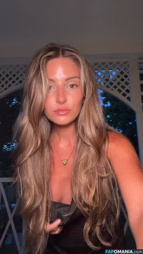 Carla Bezanson / carlabezanson Nahý OnlyFans  Uniklá fotka #3